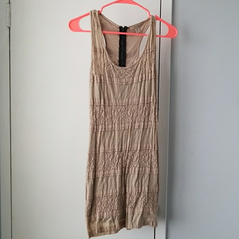 Beige dress w lace details